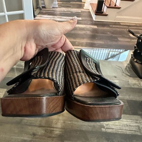 Black and Tan Wedge Sandal - Picture 4 of 9